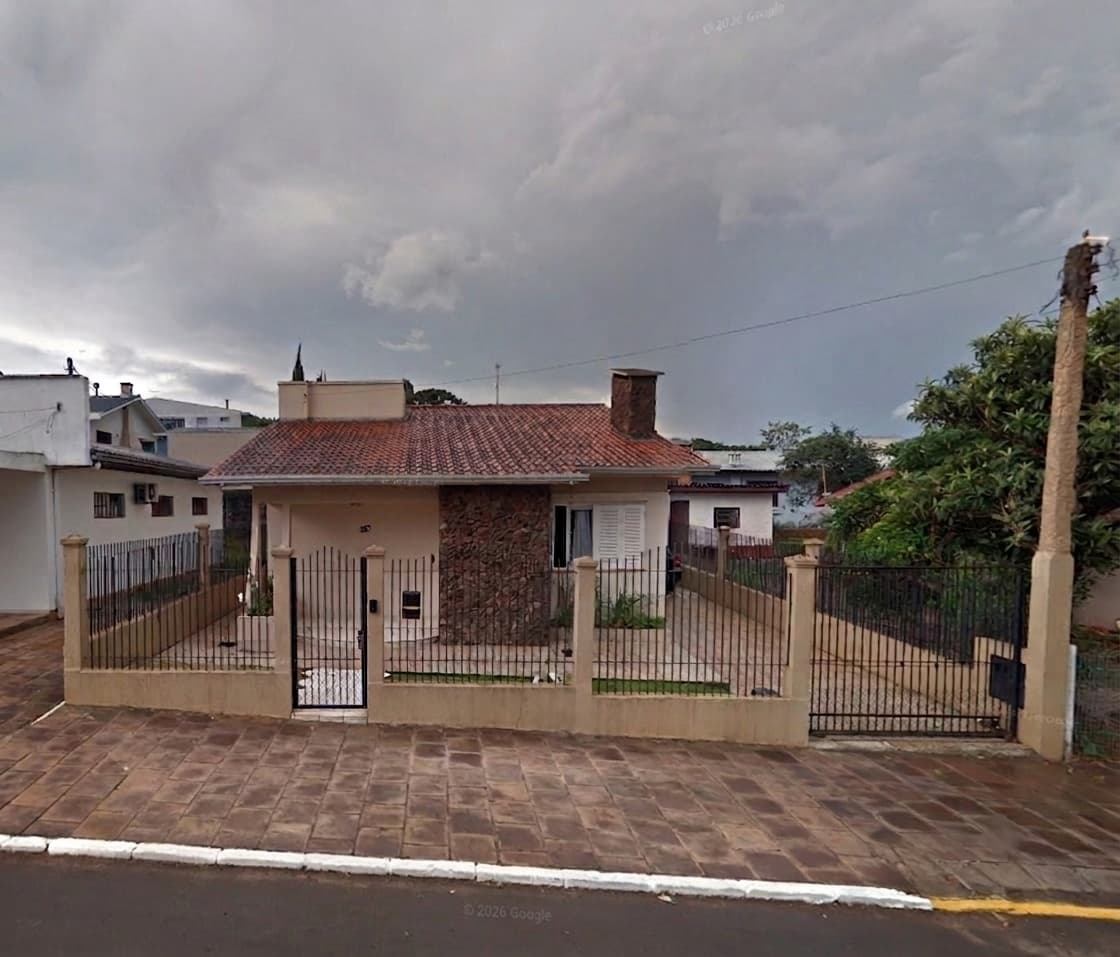 TERRENO COM CASA NO CENTRO DE IBIRAIARAS